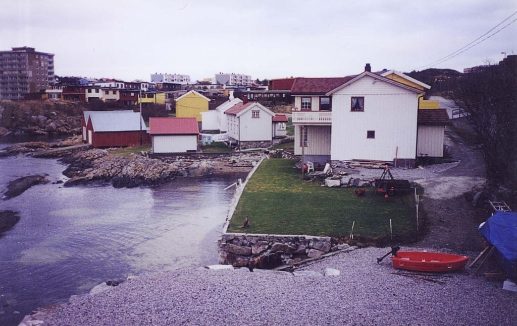2001 b