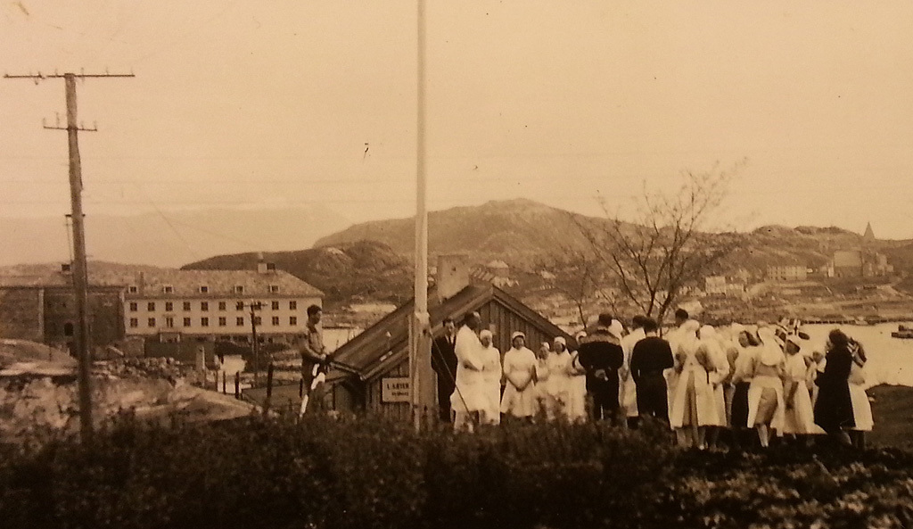 1945