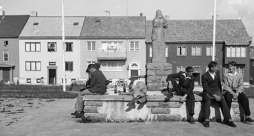 pike statue 1949