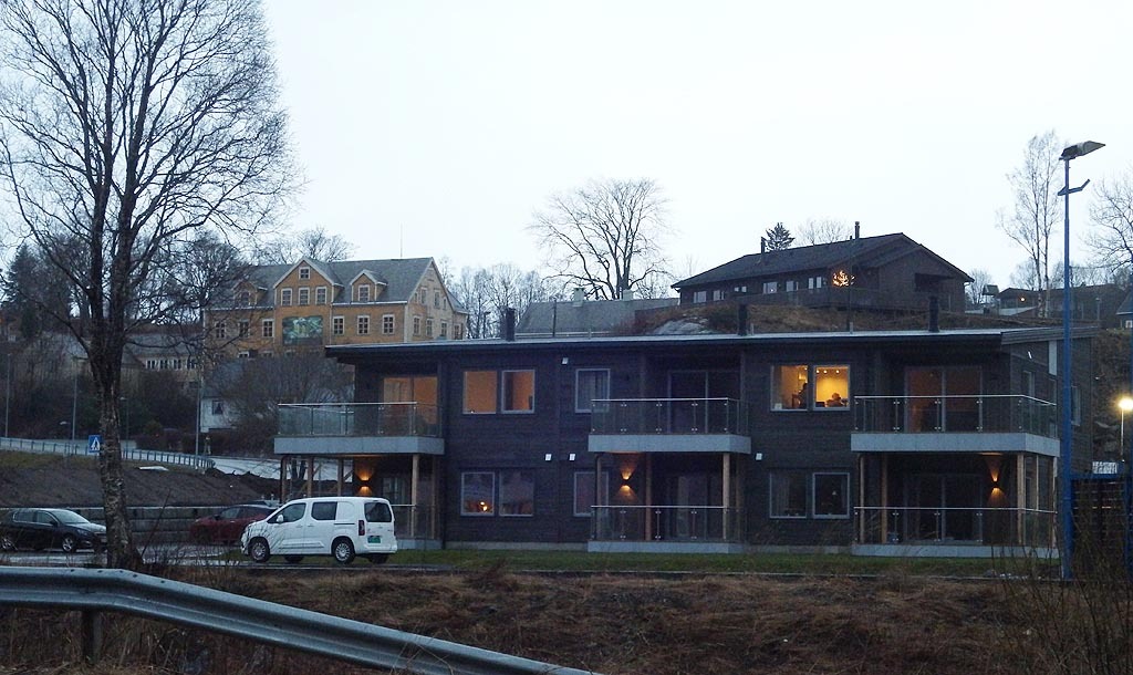 32 hus