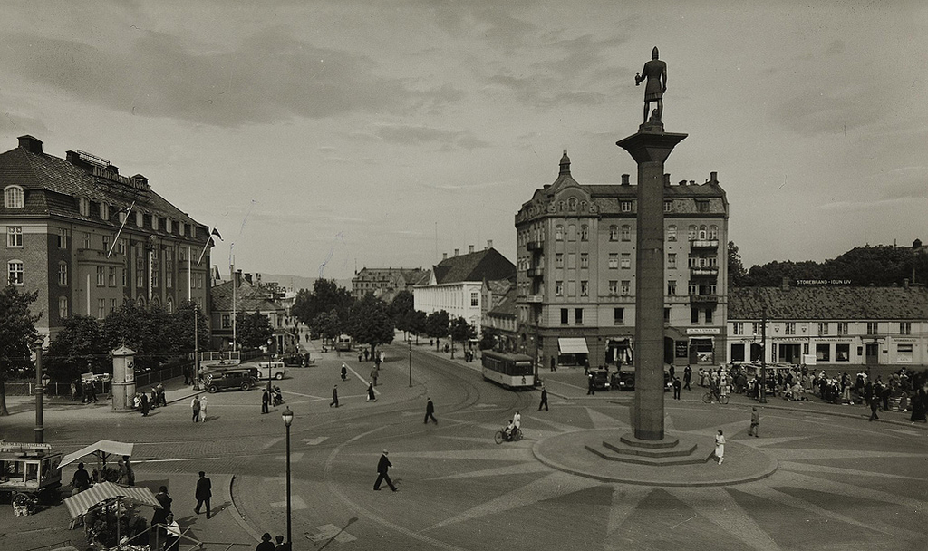 1921