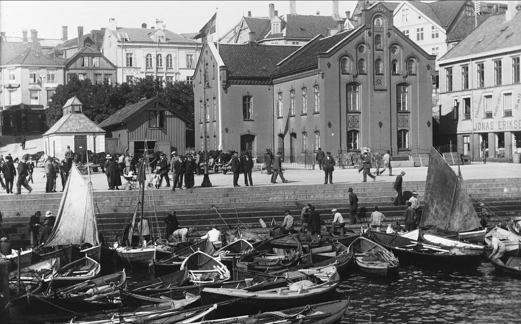 1922
