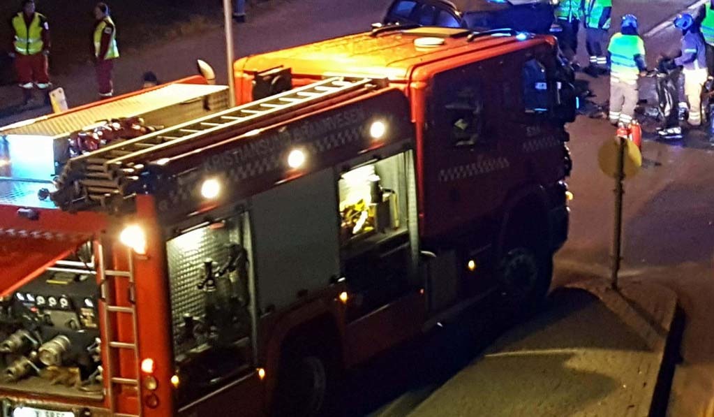 brannbil natt blålys krasj