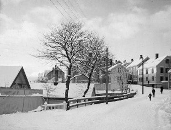 1935